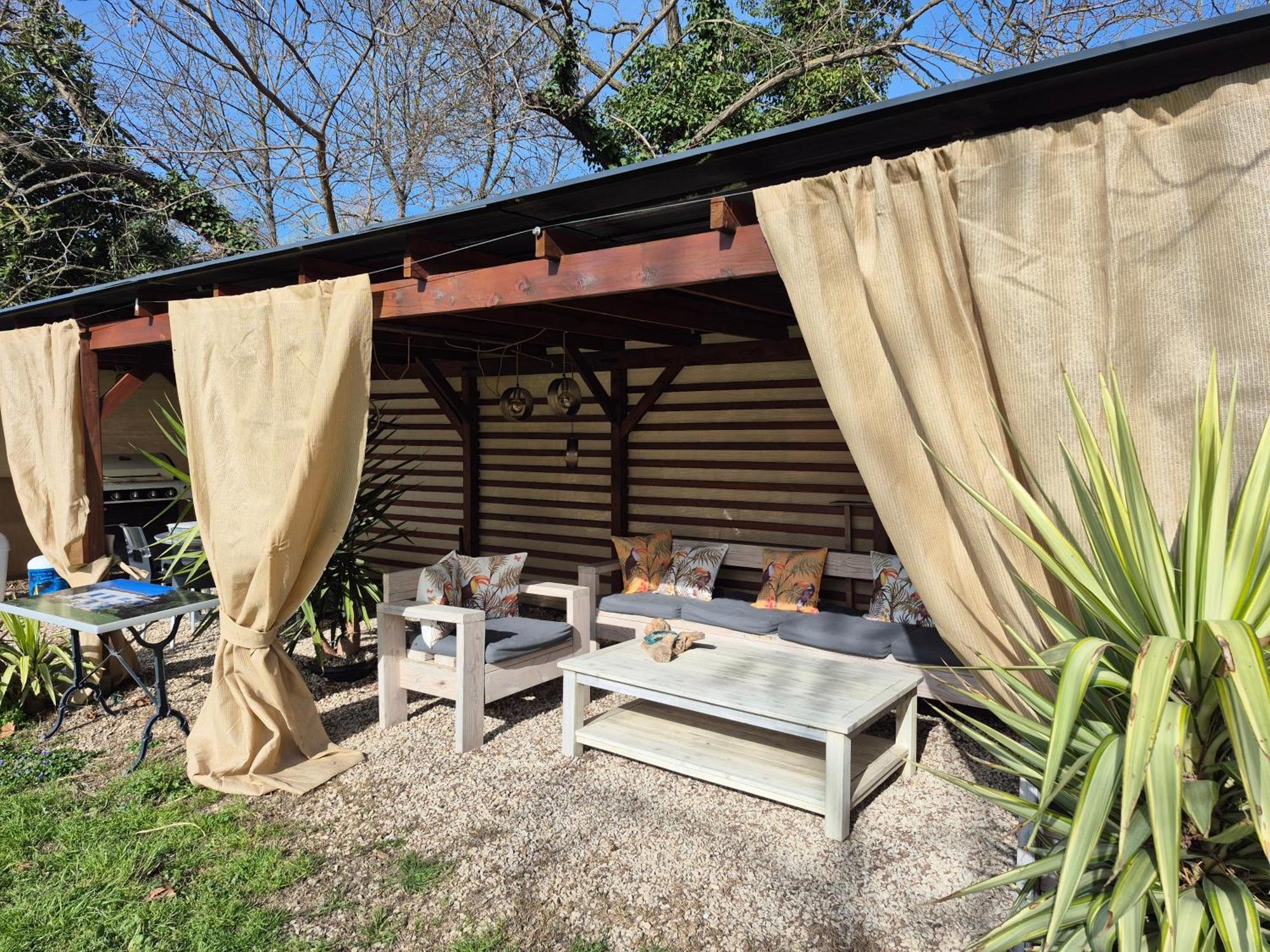 Le Mas Des Cerisiers Jacuzzi Et Sauna Inclus Pour Tous Les Logements Avignon Exterior foto